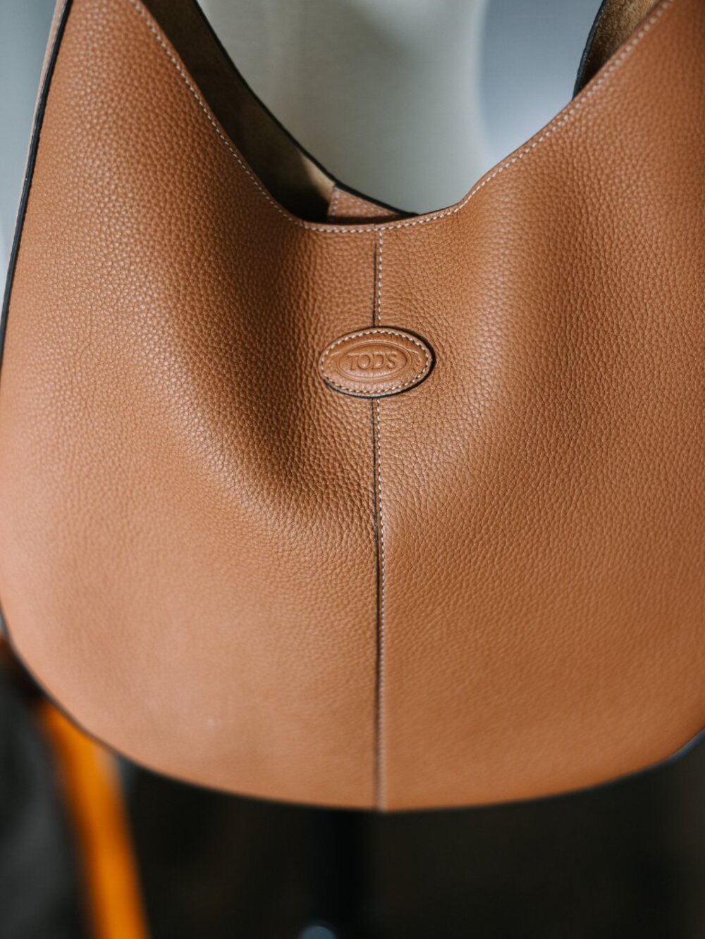 Tod's Oboe Hobo Bag - Pebbled Tan Calfskin Leather - Picture 5 of 12